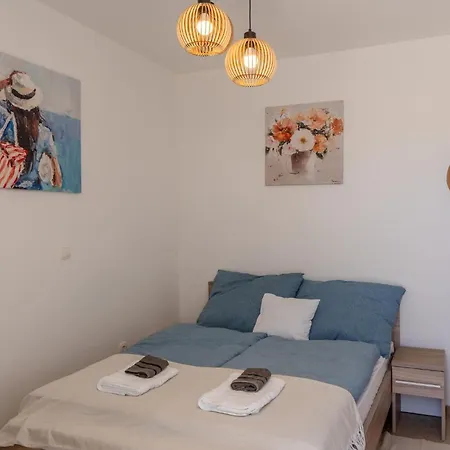 Maria's Perla *